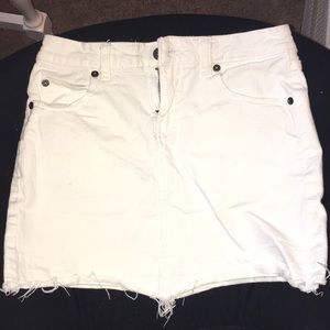 White denim high wasted skirt